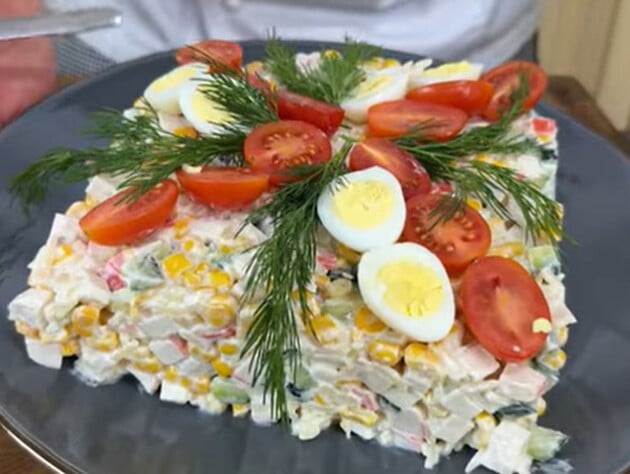 Тот самый крабовый салат на Новый год, который обожают гости. Секрет невероятного вкуса – в заправке