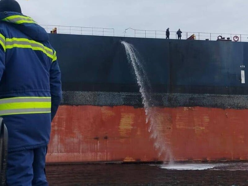 Росія вдарила по двох цивільних суднах – ВМС України