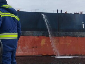 Росія вдарила по двох цивільних суднах – ВМС України