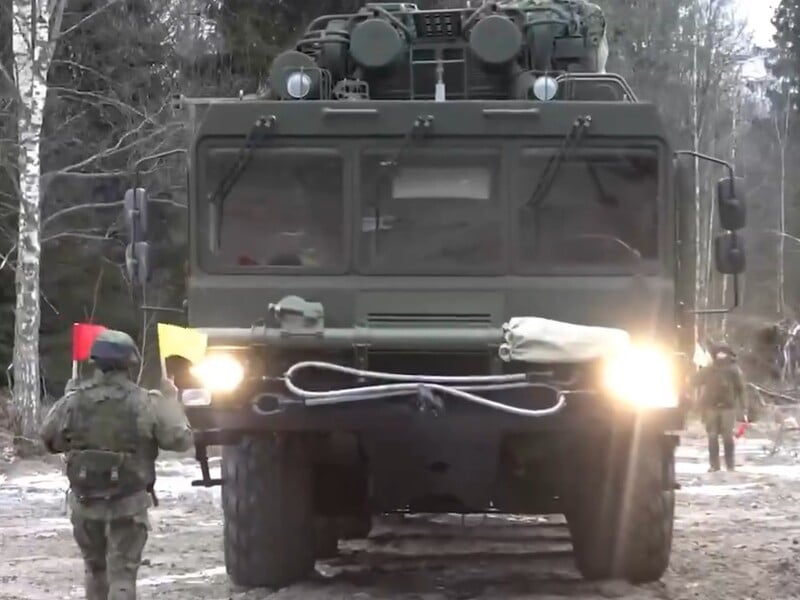 "Показушна церемонія" – Defence Express про "Орєшнік" у Білорусі