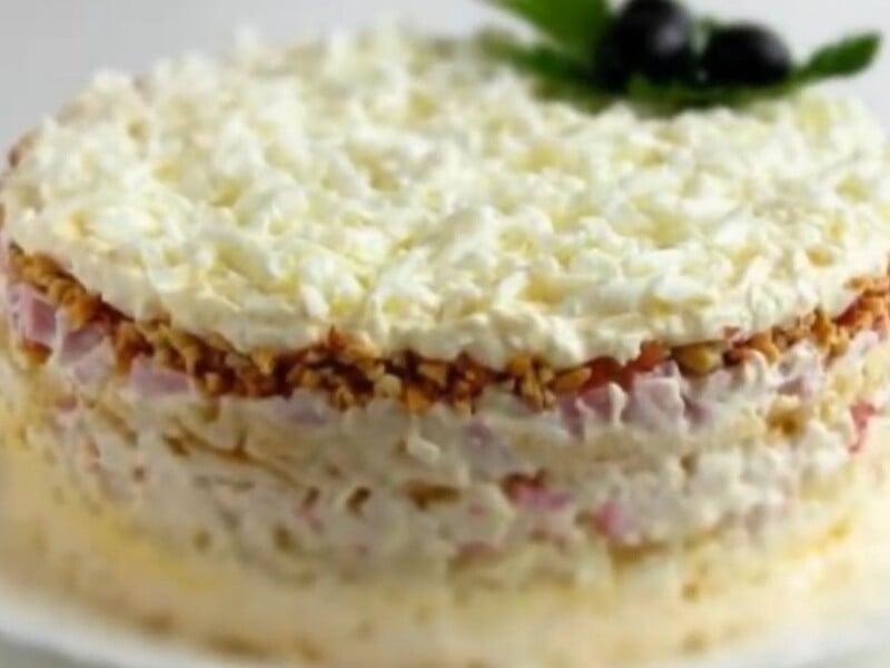 Порадуйте себя на Новый год многослойным салатом 