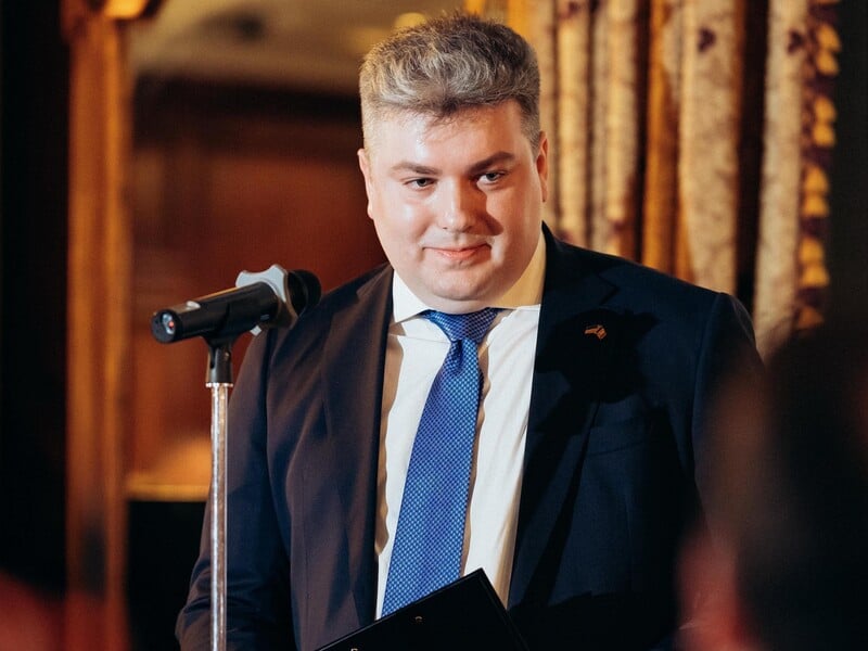 У Києві адвоката підозрюють у вимаганні $100 тис. ЗМІ пишуть, що йдеться про помічника Коломойського