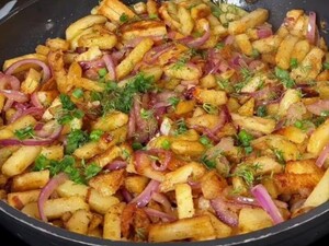 В конце жарки добавьте это – и получите нереально вкусный картофель. Быстрый рецепт