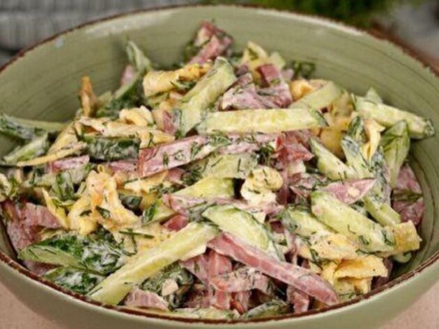 Вы еще успеваете приготовить этот невероятный салат на новогодний стол. Просто нарежьте и смешайте