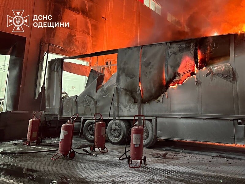 В Одесской области сгорели посылки "Новой почты" на миллионы гривен. Фото