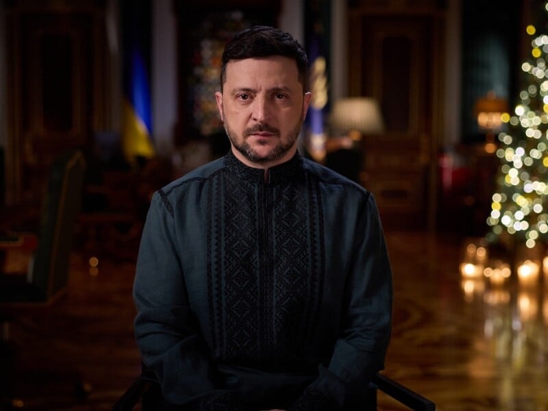 "Мы хотим окончания войны, но не окончания Украины". Поздравление Зеленского с Новым годом. Видео