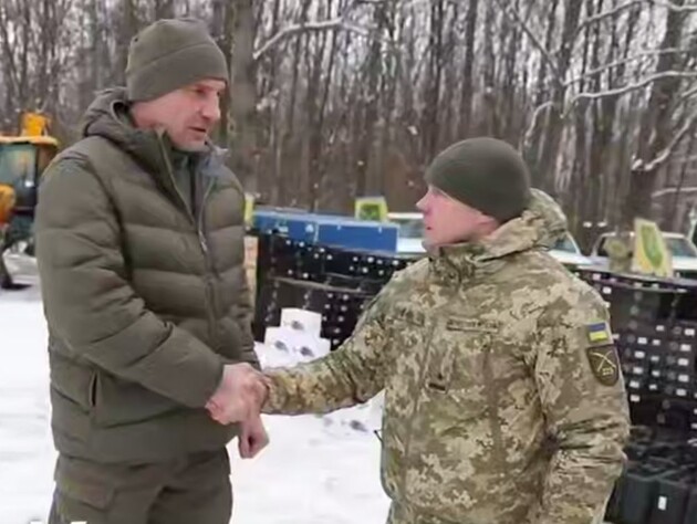 Кличко на Новый год посетил 13 подразделений на фронте