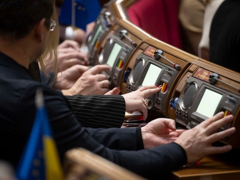 Суд не арестовал пятерых нардепов СН, подозреваемых во взятках