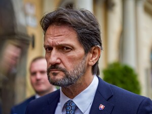 Министр обороны Словакии высказался о вступлении Украины в НАТО и шансе завершить войну в 2022 году