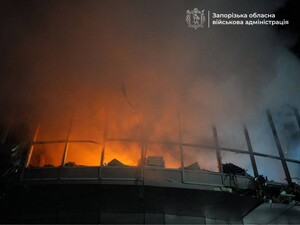 В Запорожье после удара РФ много пожаров. Фото, видео