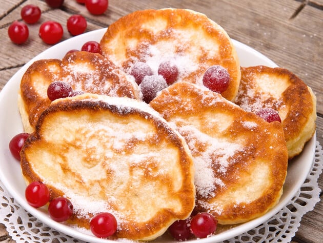 Нажарьте себе пышных и вкусных оладий. Простой рецепт теста на кефире