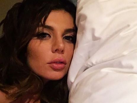 Беременная Седокова показала обнаженный живот