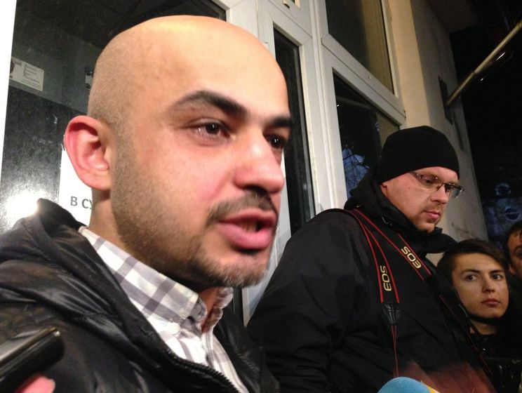 Активисты ждут Насирова под зданием Соломенского суда. Онлайн-трансляция