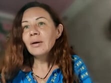 Под грудой бетонных плит стоит Тимофей. В доме остались невеста с трехлетней дочкой