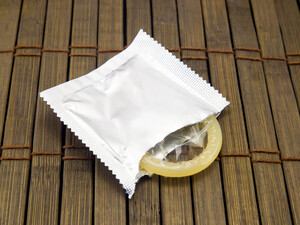 Китай впервые за 30 лет обложил презервативы и противозачаточные средства налогом