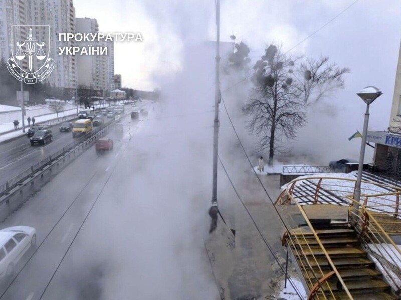 "Лікарі борються за життя". 16-річна дівчина впала в яму з окропом у Києві й дістала 73% опіків