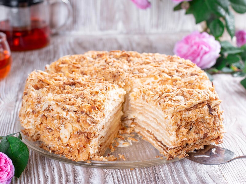 Щоб не місити тісто, просто зробіть так – і лінивий торт 