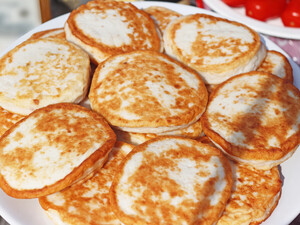 Пышные, вкусные и нежные – лучший рецепт оладий на йогурте. Воспользуйтесь этим рецептом