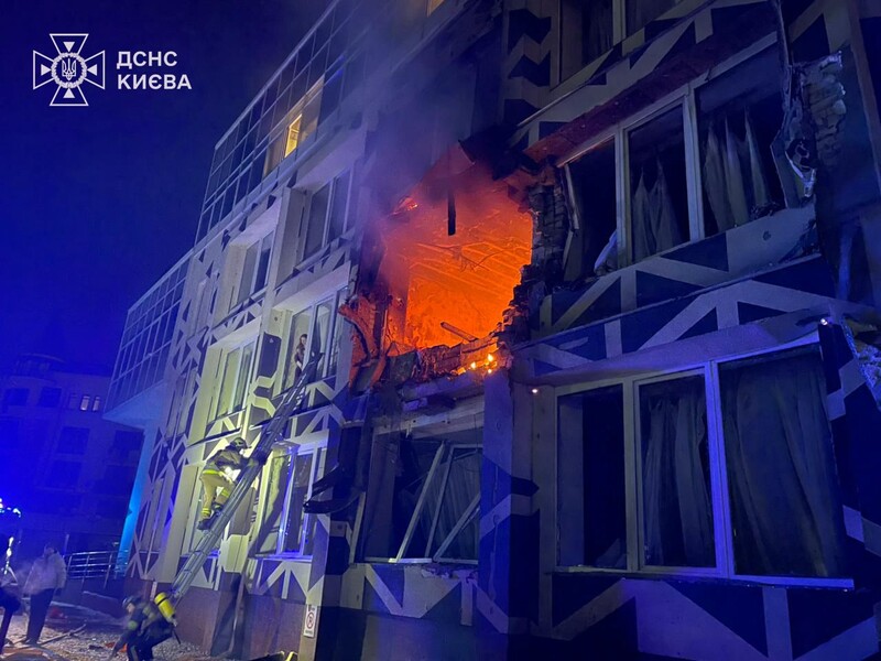 РФ ударила по лікарняному стаціонару в Києві, є жертва й поранені. Фото, відео