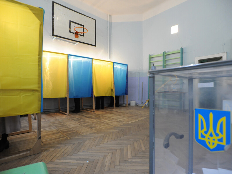 Лише 10% українців вважають, що вибори потрібно проводити до припинення вогню – опитування