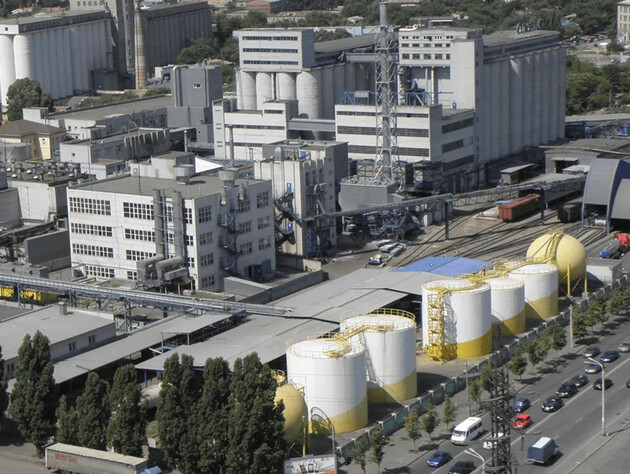 РФ ударила по американському заводу у Дніпрі. На дороги вилилися сотні тонн олії