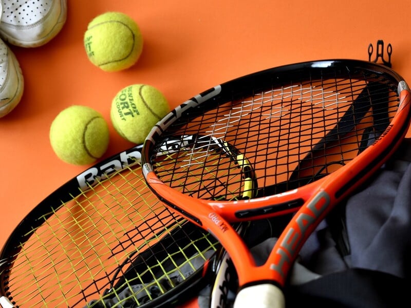 Теннисист из Австралии использовал стул, чтобы обнять соперника. Видео