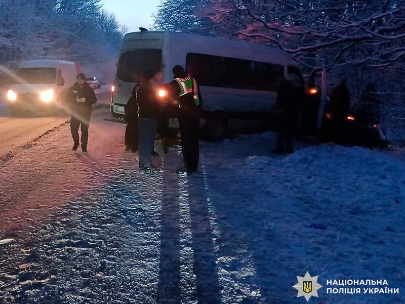 У Харківському районі легковик зіткнувся з автобусом. 18 поранених 