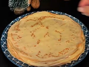 Нажарьте себе тонких и нежных блинов из этого невероятно удачного теста без комочков. Рецепт