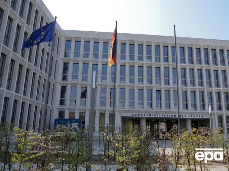 Германия рассматривает Россию как "наибольшую и непосредственную угрозу безопасности страны" – Bloomberg