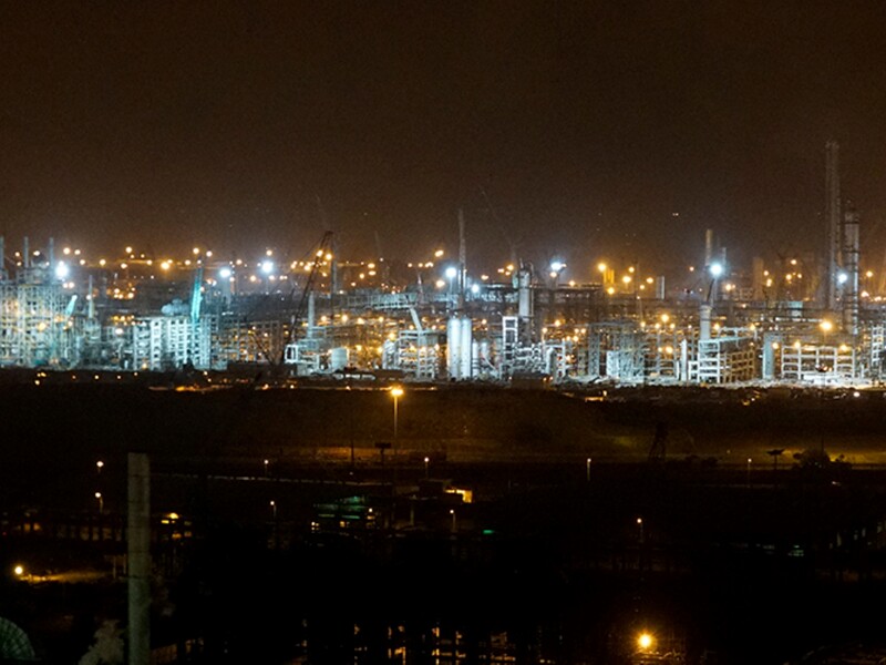 Найбільший покупець російської нафти в Індії зупиняє постачання сировини