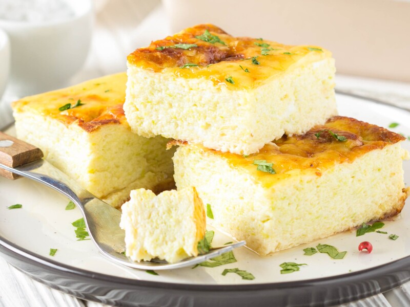 Добавьте это к яйцам – и омлет получится очень воздушным и высоким. Рецепт блюда из детства