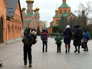 У Києві при монастирі УПЦ МП працює підпільна школа, де діти співають гімн РФ – 