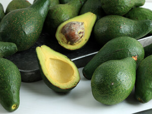 Авокадо стане м'яким, якщо зробите це. П'ять методів для пришвидшення дозрівання
