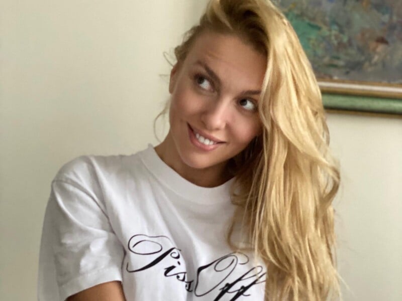 Полякова рассказала, как снималась в постельной сцене с Зеленским