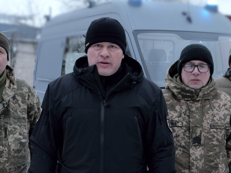 "Украинская команда" передала 143-й ОМБр автомобиль скорой помощи – Палатный