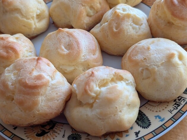 Потіште себе неймовірно смачними профітролями. Перевірений рецепт ніжного тіста та крему