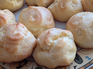 Побалуйте себя невероятно вкусными профитролями. Проверенный рецепт нежного теста и крема