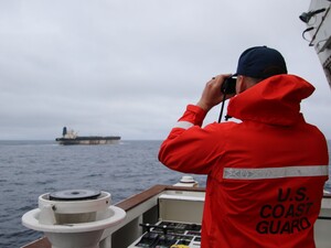 США при поддержке Великобритании захватили танкер под флагом РФ. Что об этом известно