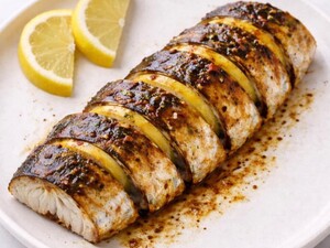 Оставьте скумбрию в этом маринаде на 30 минут – и она получится сочная и вкусная. Рецепт для запекания