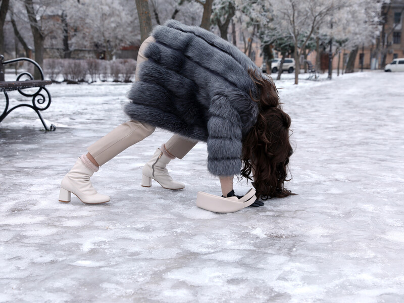 Как удержаться на ногах. Простые и эффективные советы, чтобы не травмироваться на скользкой дороге