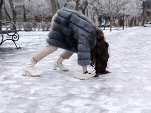 Как удержаться на ногах. Простые и эффективные советы, чтобы не травмироваться на скользкой дороге