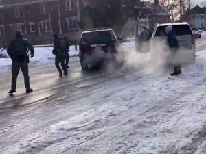 Убивство жінки співробітником імміграційної служби США. Трамп заявив про самооборону й показав відео