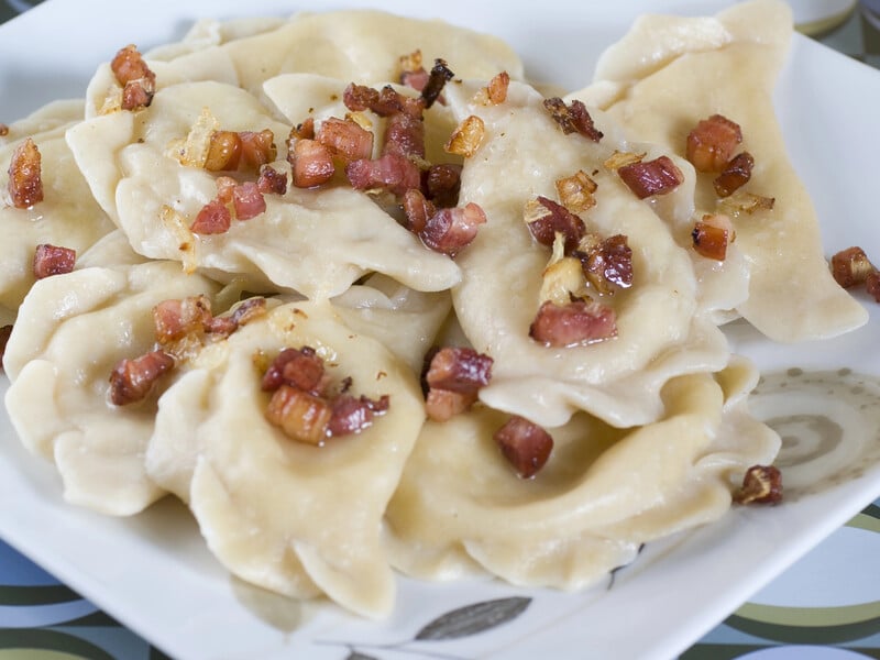 Найсмачніші вареники з картоплею і шкварками. Перевірений поколіннями рецепт