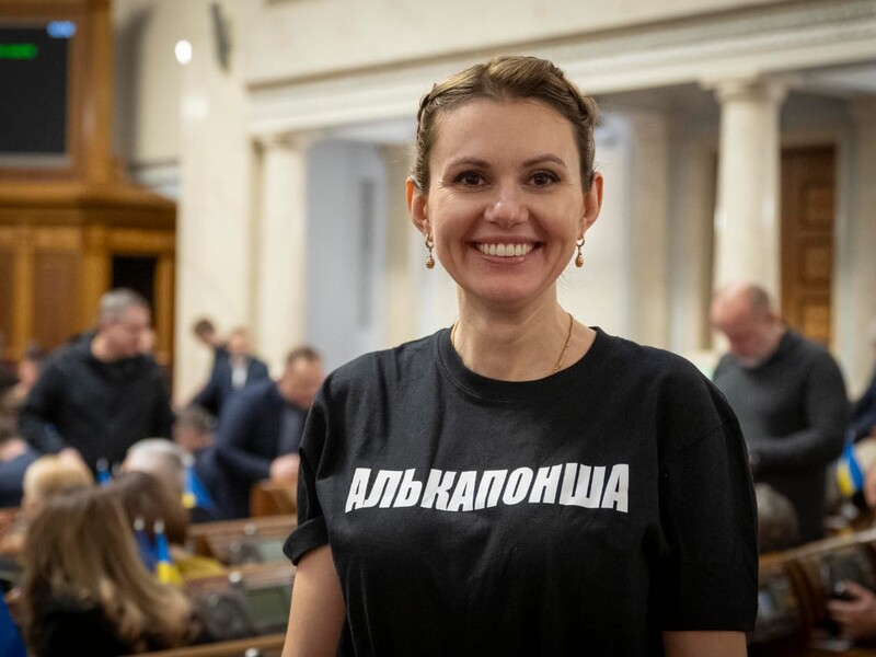 Нардепу Скороход сняли электронный браслет, но увеличили залог. Она хочет уехать за границу