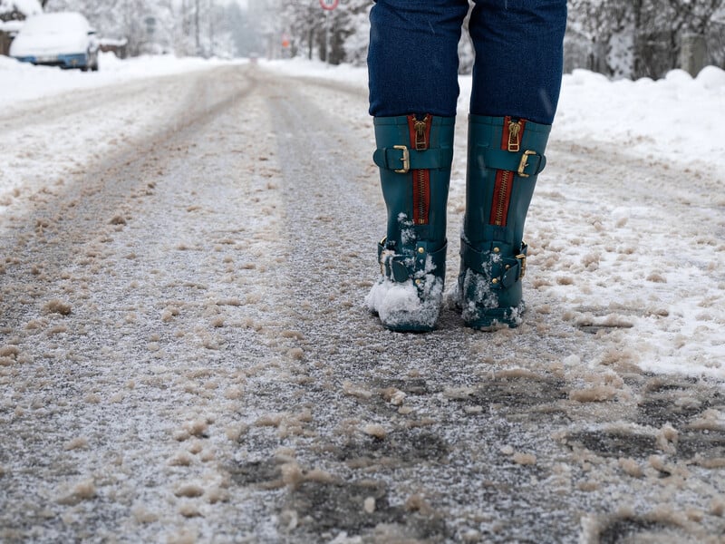 Чем смазать подошву, чтобы не упасть на льду. Проверенные лайфхаки