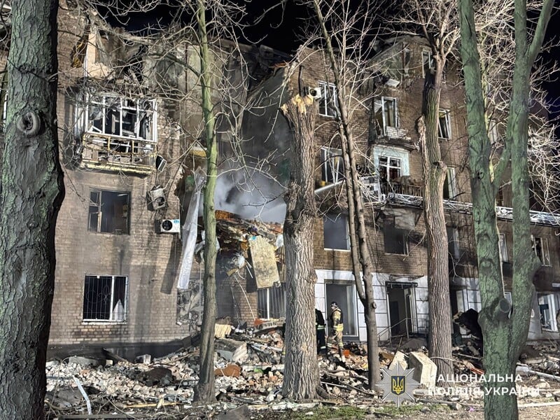 В Кривом Роге 17 пострадавших из-за удара РФ, 29 многоэтажек повреждены. Поражена инфраструктура. Фото