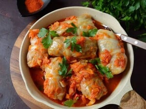 Как тушить голубцы. Секреты и лайфхаки, чтобы начинка получилась сочной, а капустные листья – нежными