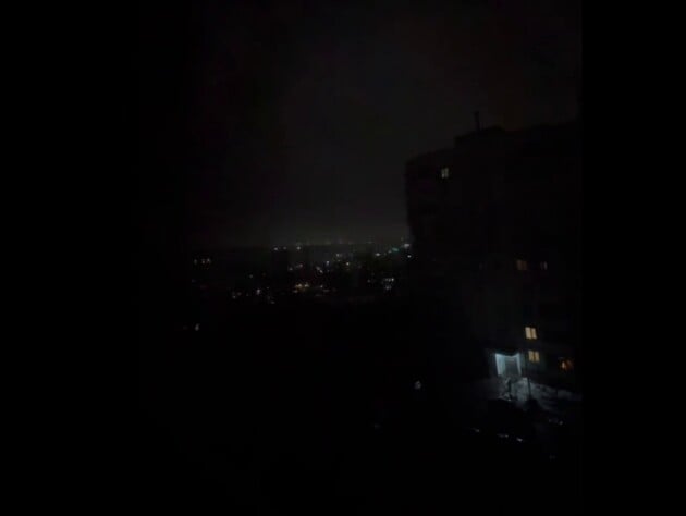 В Белгороде блэкаут после ракетной атаки. Паблики пишут об ударах по электроподстанции и ТЭЦ. Фото, видео