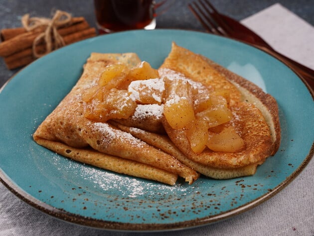 Ароматні, із соковитою начинкою. Рецепт макових млинців