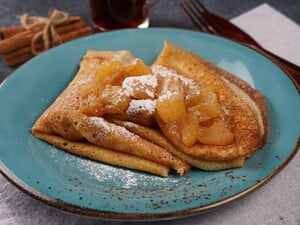 Ароматні, із соковитою начинкою. Рецепт макових млинців